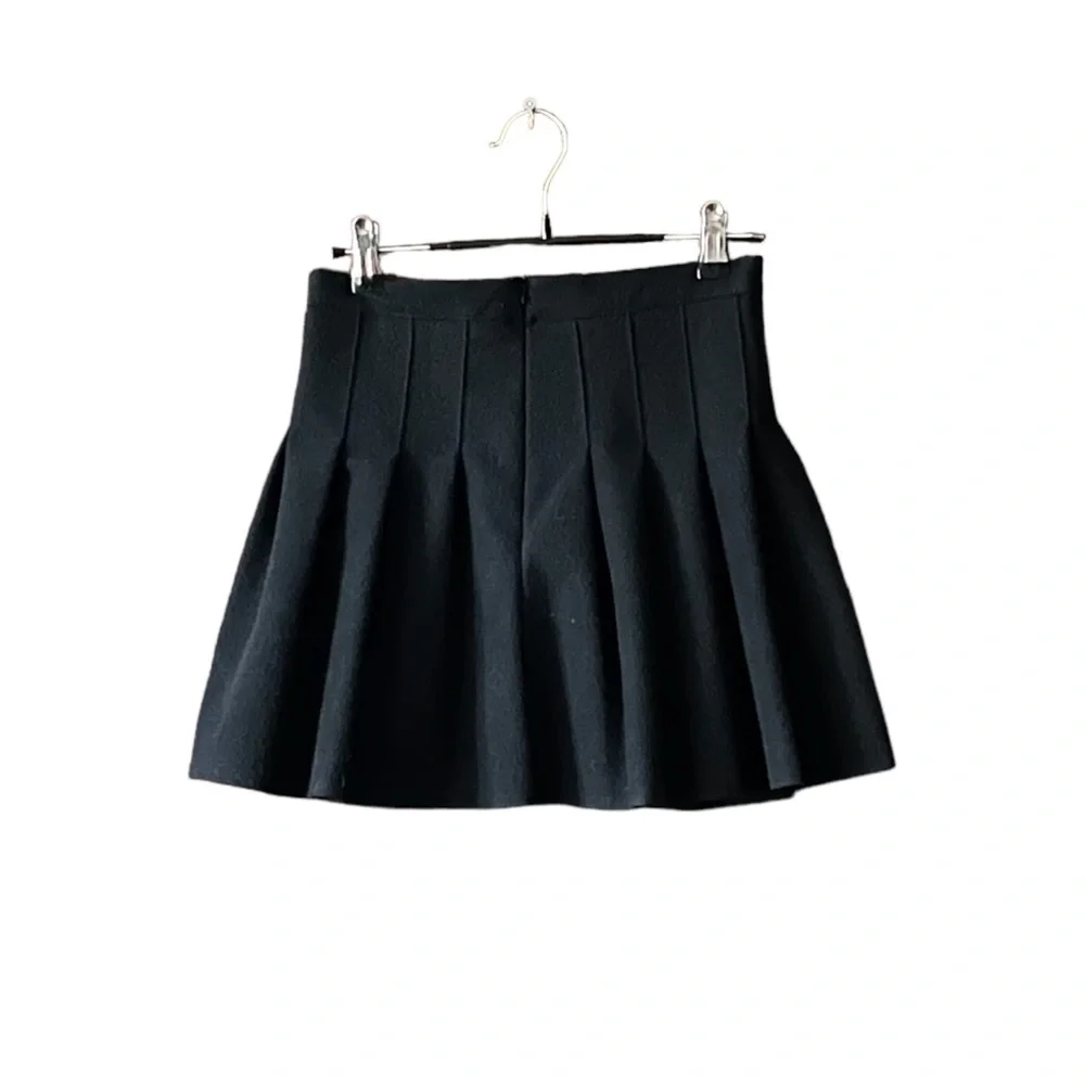 Pleated high waist  Academia/UnionMini Skirt has lined shorts.  Sz.M